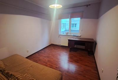 Apartament cu 3 camere decomandat în Central - 2