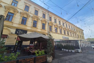 Apartament cu 3 camere semidecomandat în Central - 1