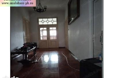 Casă cu 5 camere cu Teren 285 Mp în Central - 2