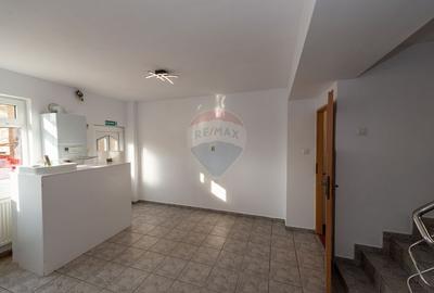 Vila de inchiriat, nemobilata, multifunctionala,  Aparatorii Patriei - 30