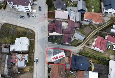 Casă cu 4 camere cu Teren 250 Mp în Central - 2
