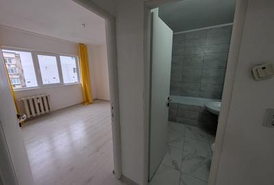 Zona Nord- bloc din 1986- Ap. 2 camere decomandate, etaj intermediar - 5