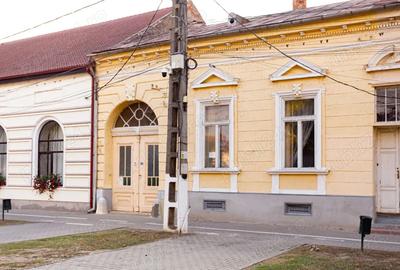 Vand casa ultracentral in Pecica Vand casa ultracentral in Pecica - 1