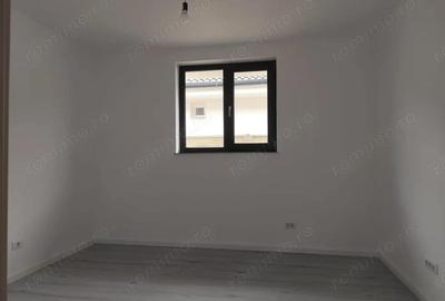 Casă cu 4 camere cu Teren 460 Mp în Nojorid - 2