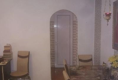 Apartament cu 3 camere semidecomandat în Poiana Sărată - 2