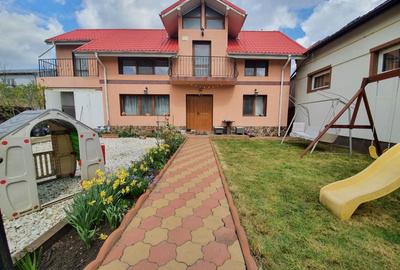 Casa 3 dormitoare 1 living 2 balcoane garaj beci suprafata teren 460mp Vaslui - 1