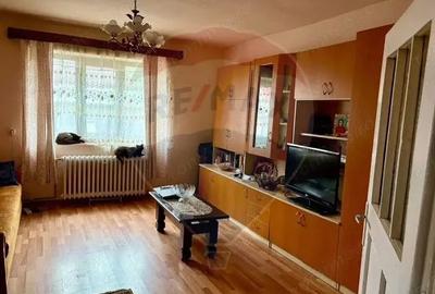 Casă cu 2 camere cu Teren 557 Mp în Central