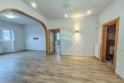 Apartament cu 4 camere semidecomandat în Central - 13