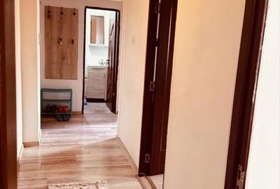 Apartament cu 3 camere decomandat în Exterior Vest