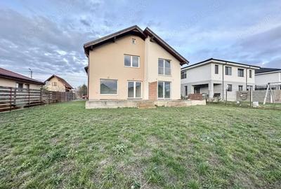 Casă cu 3 camere cu Teren 309 Mp în Moșnița Nouă