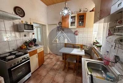 Apartament la casa, Medias - 2