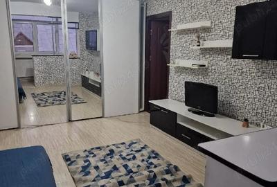 Apartament cu 3 camere semidecomandat în Central - 1