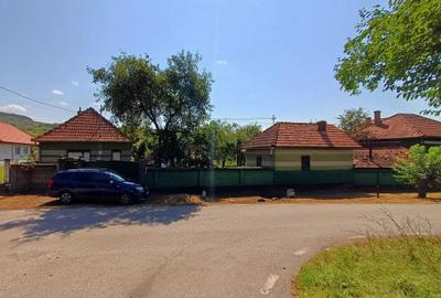 Casă cu 2 camere în Bârsău