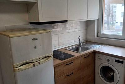 Garsonieră semidecomandată în Apărătorii Patriei