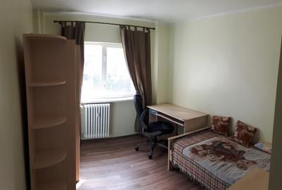 Apartament cu 3 camere decomandat în Colentina