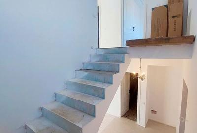 Casă cu 5 camere cu Canalizare în Central - 12