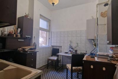 Universitate - Vasile Lascar - Apartament 3 camere - centrala termica - 2 gr san - 4