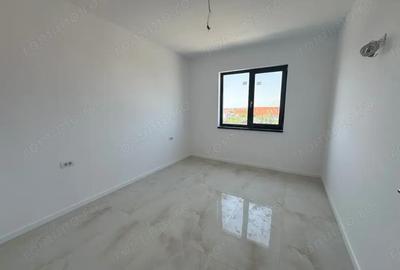 Apartament cu 3 camere semidecomandat în Moșnița Nouă - 1