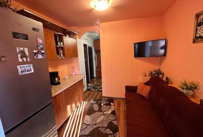 Apartament cu 3 camere decomandat, mobilat în Sărari - 2