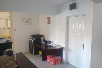 Spațiu comercial, de 73 mp, în Central - 3