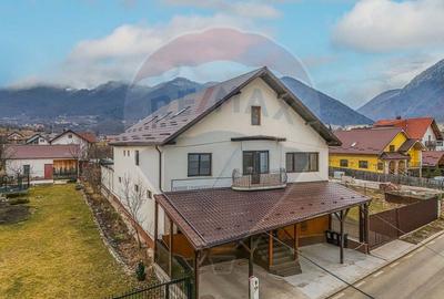 Casă individuală cu 7 camere cu Teren 860 Mp în Central - 1