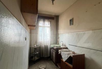 Apartament cu 3 camere, 48mp, de renovat, zona Micro 3 - 5