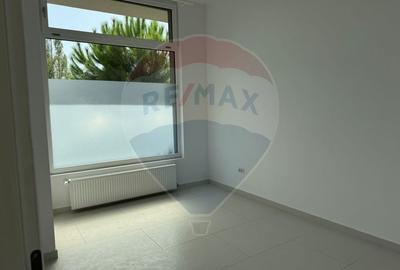 Spațiu comercial, de 70 mp, în Central - 8