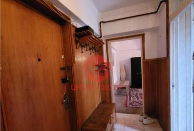 Apartament cu 2 camere decomandat, mobilat în Casa de Cultură