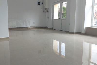 Spațiu comercial, de 100 mp, în Central - 3