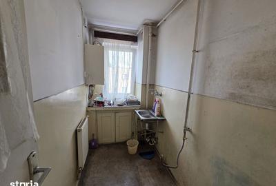 Apartament cu 2 camere semidecomandat în Florilor - 3