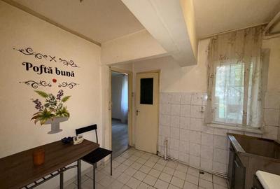 Apartament cu 3 camere semidecomandat în Dacia