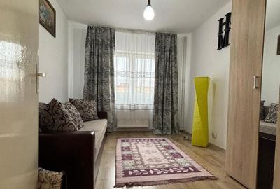 Apartament cu 3 camere decomandat, mobilat în Tractorul