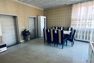 Casă cu 8 camere cu Canalizare în Lunei - 1