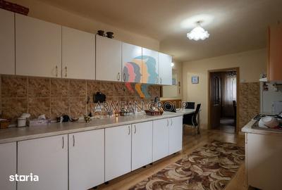 Casă cu 8 camere decomandat cu Teren 660 Mp în Central - 9