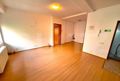 Spa?iu comercial de inchiriat 100 mp, ultracentral, zona U - 13