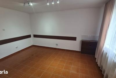 Spațiu comercial, de 29 mp, în Nord - 8