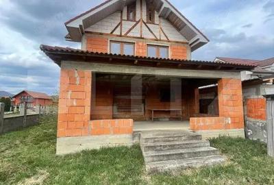 Casă cu 5 camere cu Teren 1000 Mp în Unirea - 11