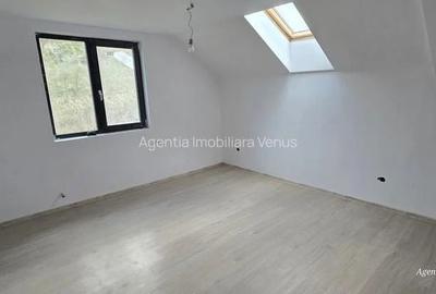 Casă cu 4 camere în Ipotești