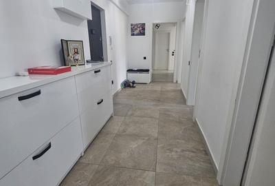 Apartament cu 3 camere decomandat în Olteni - 7