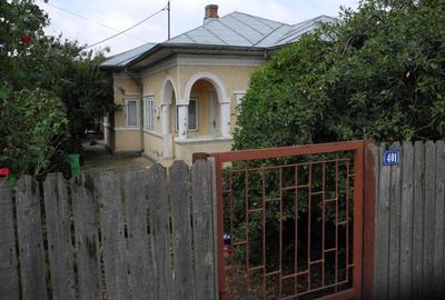 Casă cu 9 camere în Radovanu - 1