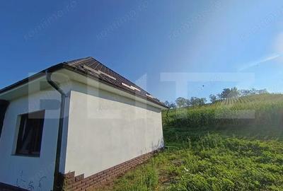 Casa cu 2 camere ?i living cu o gradina generoasa in suprafa?a de 4300 mp