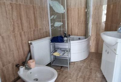 Casă cu 4 camere în Central - 2
