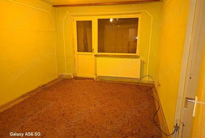 Apartament cu 3 camere semidecomandat în Cet - 3