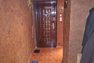 Apartament cu 2 camere decomandat în Tractorul