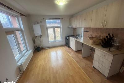 Casă cu 5 camere cu Teren 1000 Mp în Copou - 1