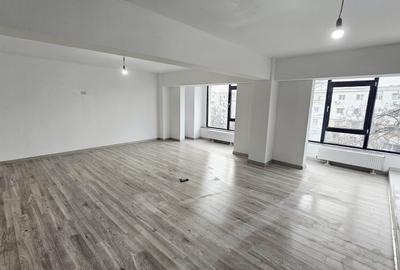 Apartament cu 4 camere decomandat în - 8