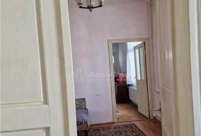 Casa pe sol, teren 241 mp, pretabila - spatiu comercial, loc - 2