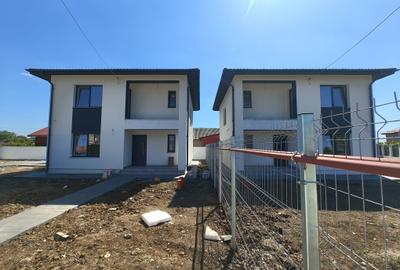 Casa individuala  -  4 camere  -  strada asfaltata  -  5 min de stb/bd 1Mai - 4