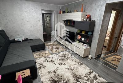 Apartament cu 3 camere semidecomandat, mobilat în Micro 4 - 1