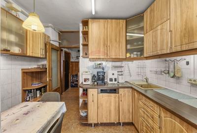 Apartament cu 3 camere decomandat, mobilat în Alfa - 9